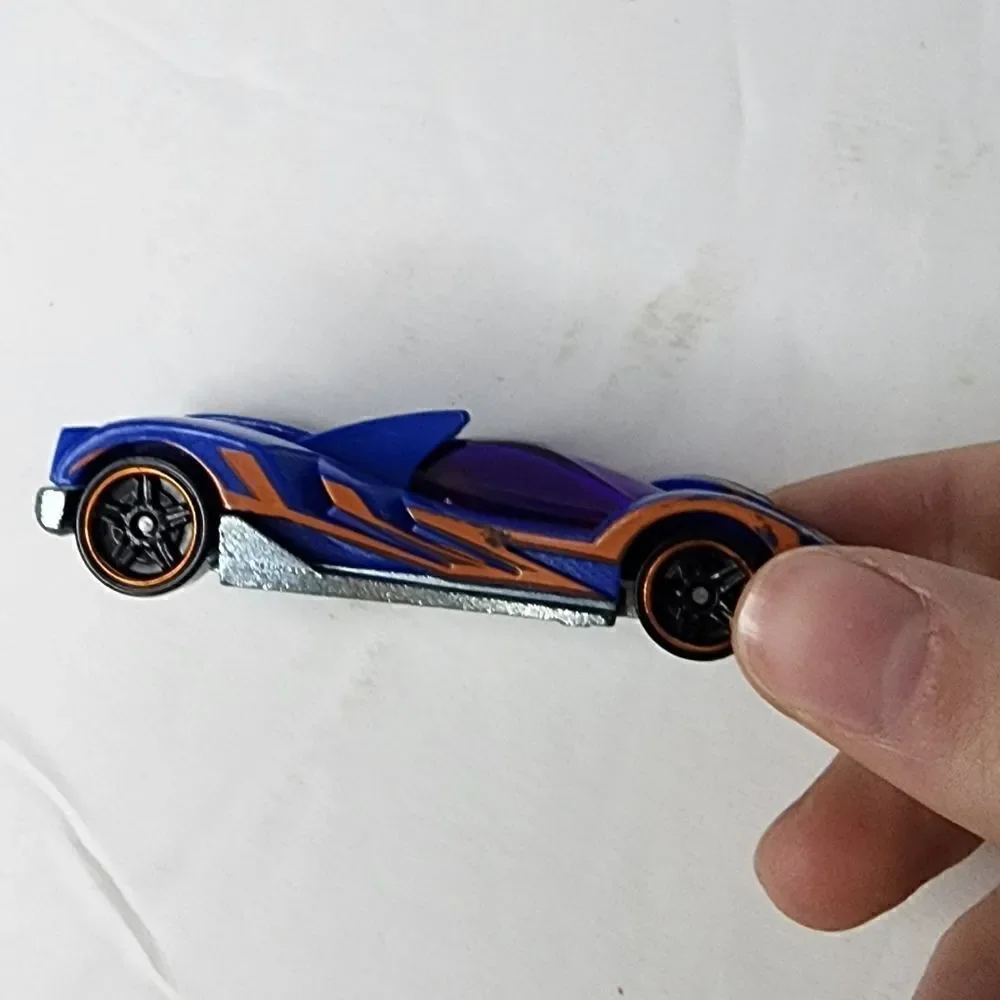 Hot Wheels TeeGray 1/64 scale